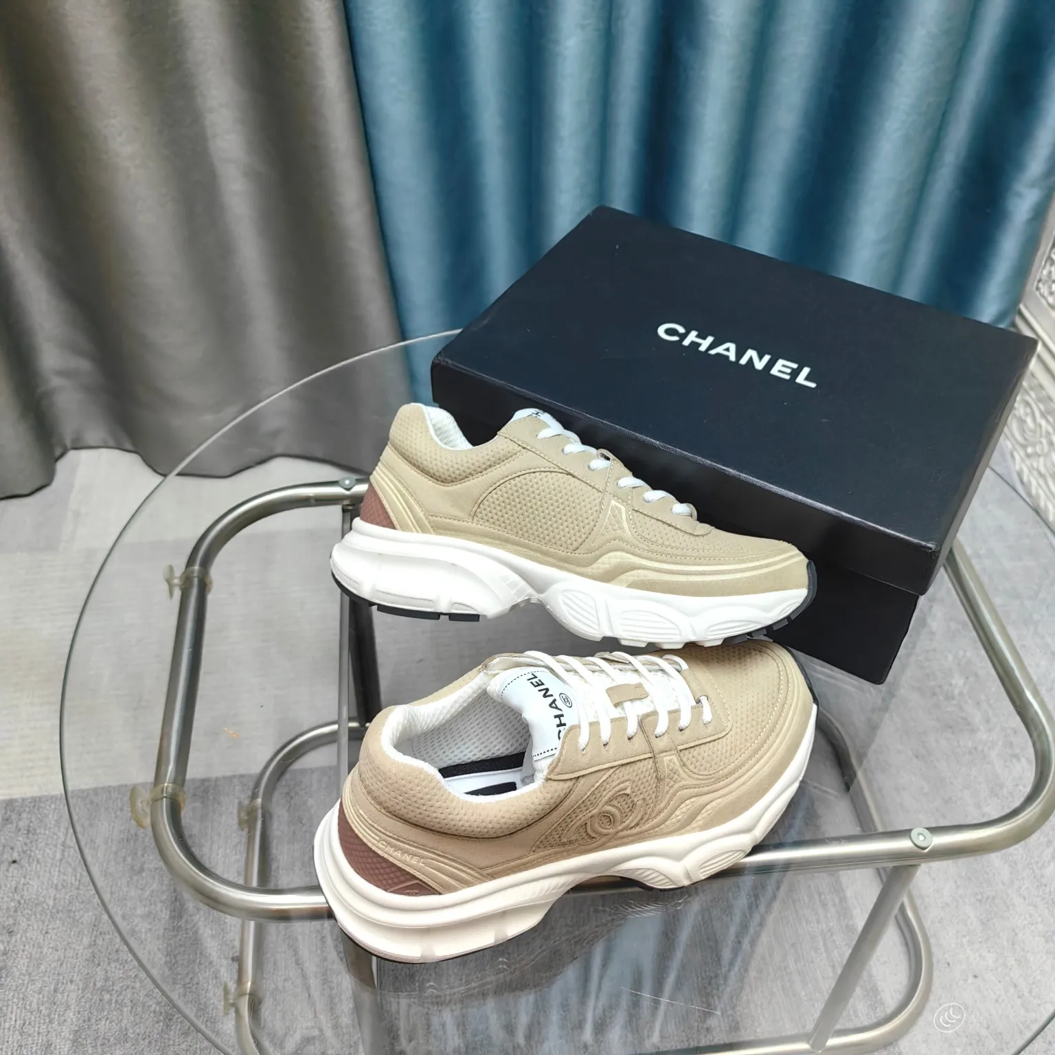 p680🐮🐮Chanel Chanel dad shoes, men and women couples - 2025 counter top casual sports shoes This classic design; the upper is electro-embroidered with a variety of techniques; the outsole is fashionable and sporty; it is unusual to incorporate a variety of color matching elements... The diversified mix and match is very beautiful and versatile, casual, fashionable, sports and outdoor can be taken into account... ꫛꫀꪝ Go➫ Material: ❶Upper is made of: Original imported first-layer silk cowhide + original waterproof cloth + original first-layer cowhide ❷Inner lining: original sheep lining + mesh ❸Outsole based on: original TPU combination outsole Special counter boutique packaging complete set for women 35–41